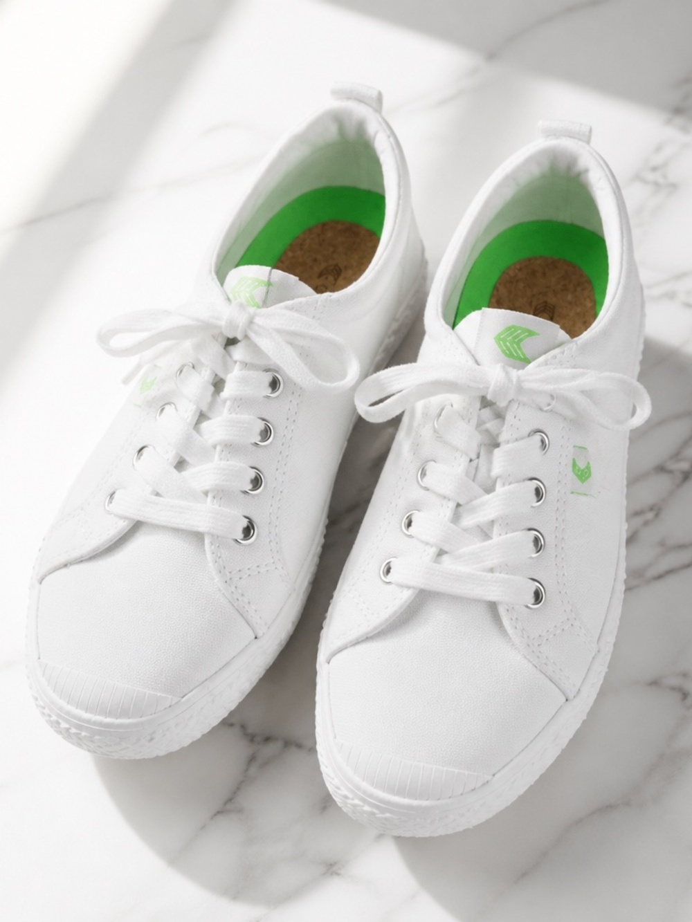 CARIUMA White Canvas Sneakers Size 9